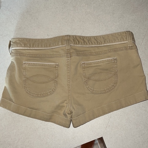 Abercrombie stretchy shorts - Picture 2 of 3